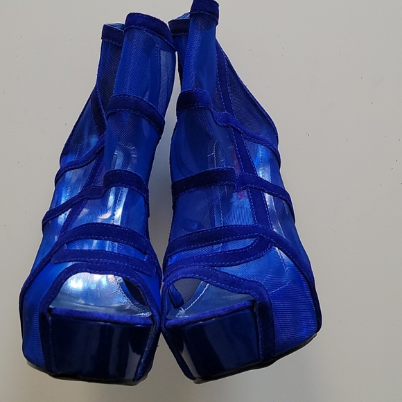New- Blue Devotion Platform Pump (8) - Picture 4 of 9